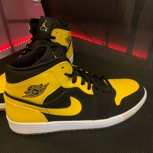 Used New Love (2017) Jordan 1 mid without box